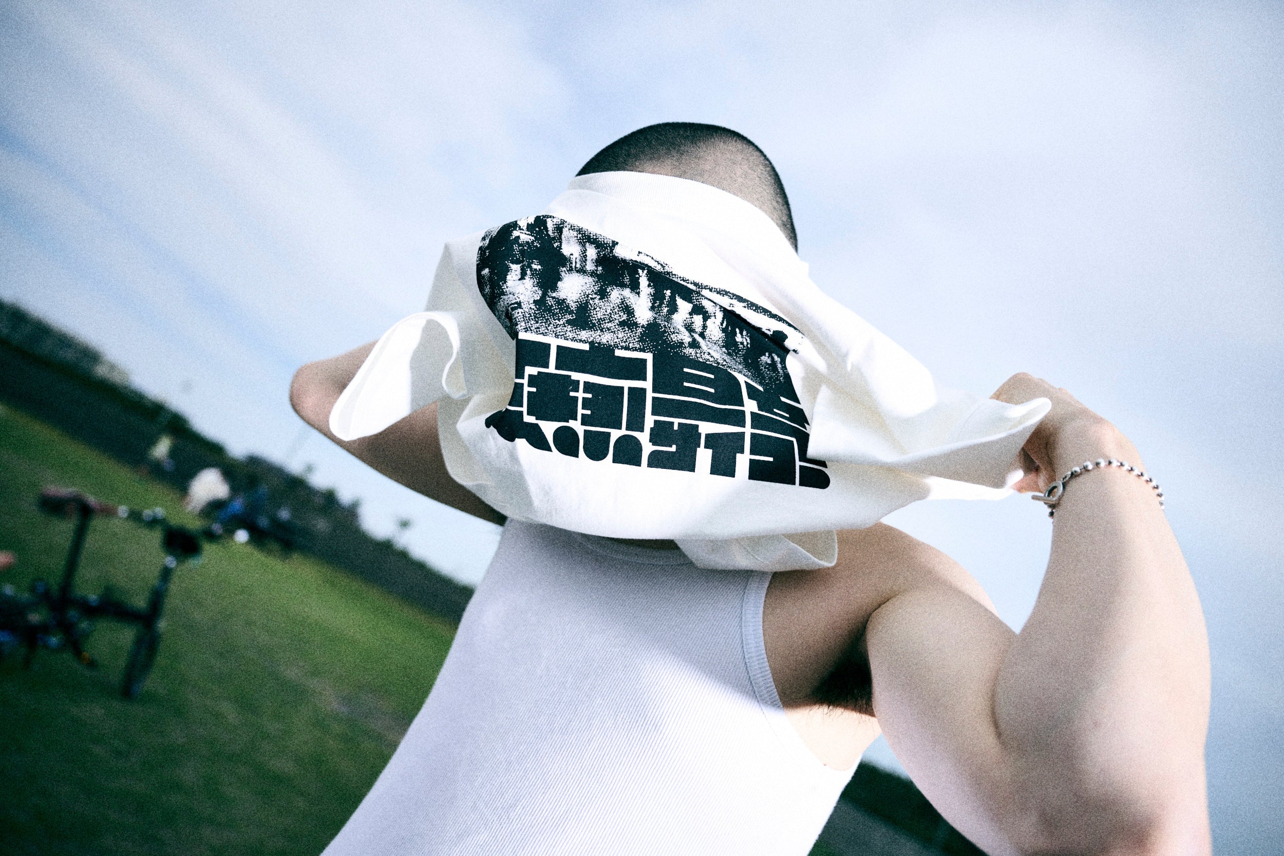 HEYCOLA / ヘイコラ Tシャツ トーキョーサイコー ブラック